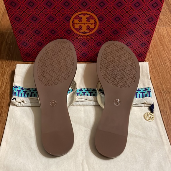 Tory Burch NWT Womens Spark Gold T-Strap - Picture 6 of 6